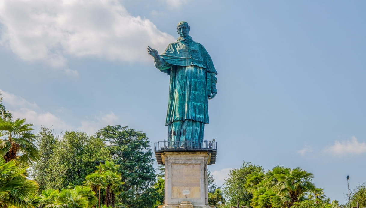 Statua San Carlo Arona
