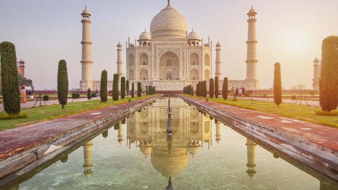 Taj Mahal: troppi turisti stranieri. Aumenta il prezzo del biglietto