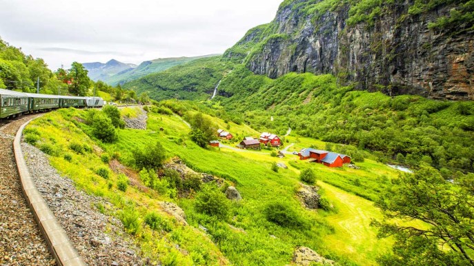 Il treno che attraversa gli spettacolari paesaggi della Norvegia