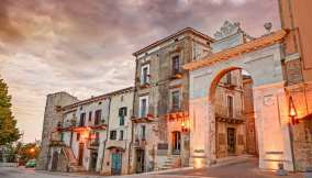 Il borgo abruzzese di Guardiagrele, la città della pietra di D'Annunzio