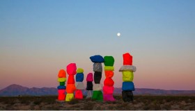 Seven Magic Mountains, l’arte da strada che attira migliaia di turisti