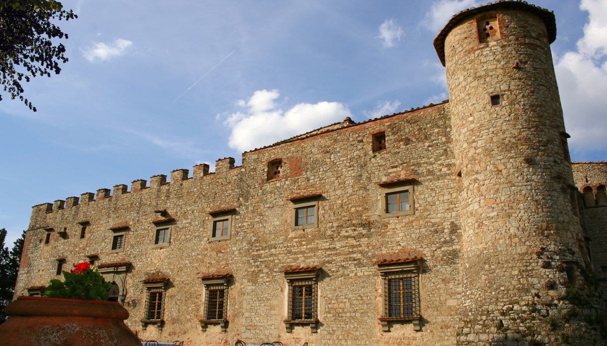 Castello di Meleto, lungo la Strada dei Castelli nel Chianti