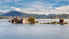 Lago Maggiore, i misteriosi castelli di Cannero circondati dall’acqua
