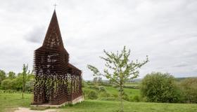 Belgio, la chiesa fantasma delle Fiandre che diventa invisibile