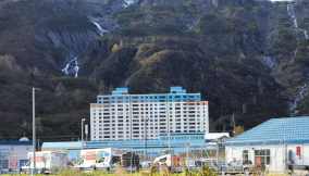 Whittier in Alaska, la città turistica dentro un solo palazzo