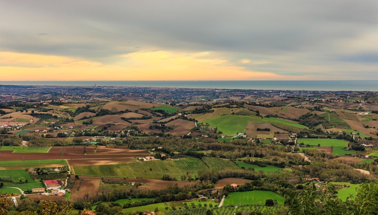 Panorama da Montefiore Conca, verso l'Adriatico