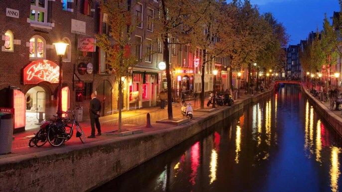 Amsterdam vieta i tour nel quartiere a luci rosse