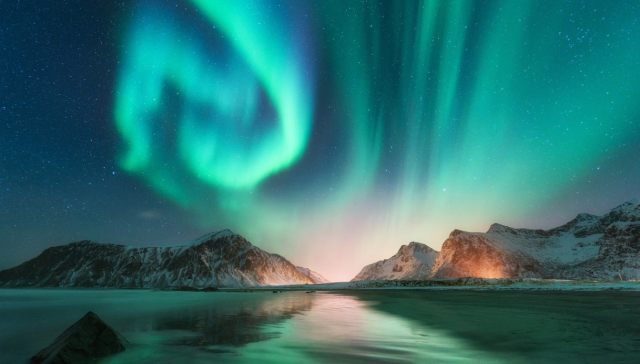 L'aurora boreale illumina i cieli del Nord America: le foto – La Voce di  New York