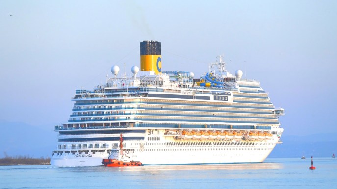Salpa Costa Venezia, la nave da crociera che fa impazzire la Cina