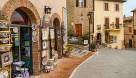 Deruta, il borgo dell’Umbria che celebra la ceramica