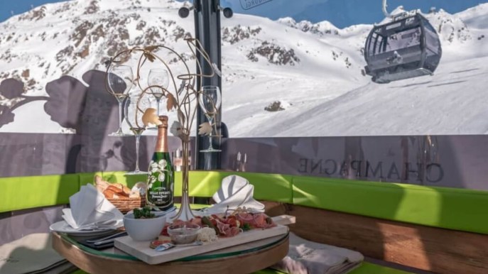 Lo skilift più lussuoso del mondo, per bere champagne in funivia