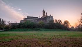 Grazie, il borgo lombardo che ospita uno splendido santuario
