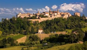 Mondavio, il borgo delle Marche dominato dalla Rocca