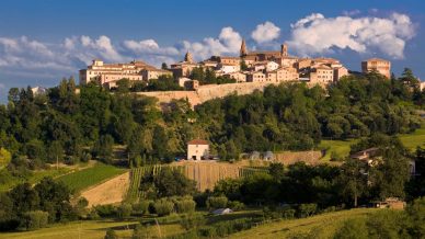Mondavio, il borgo delle Marche dominato dalla Rocca