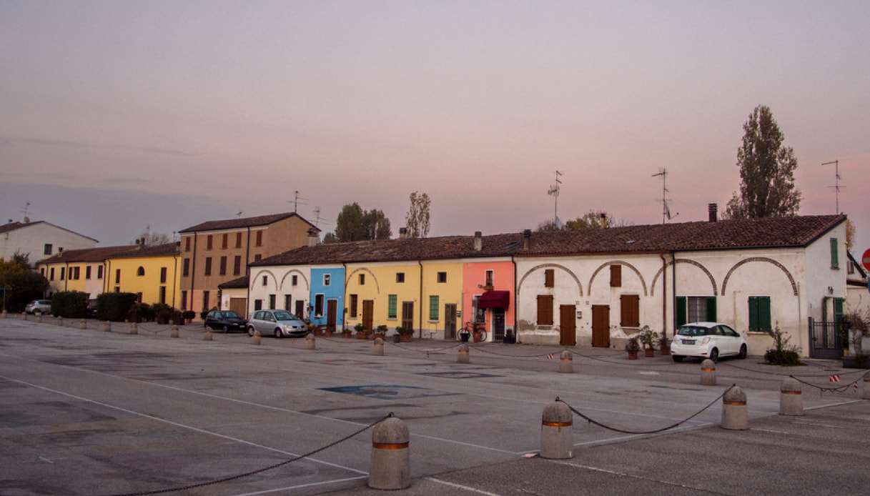 Vista sulla piazza di Grazie vicino a Mantova