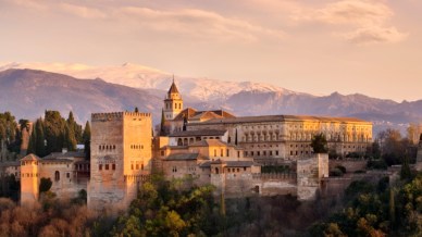 Alhambra di Granada, la maestosa cittadella araba in Andalusia