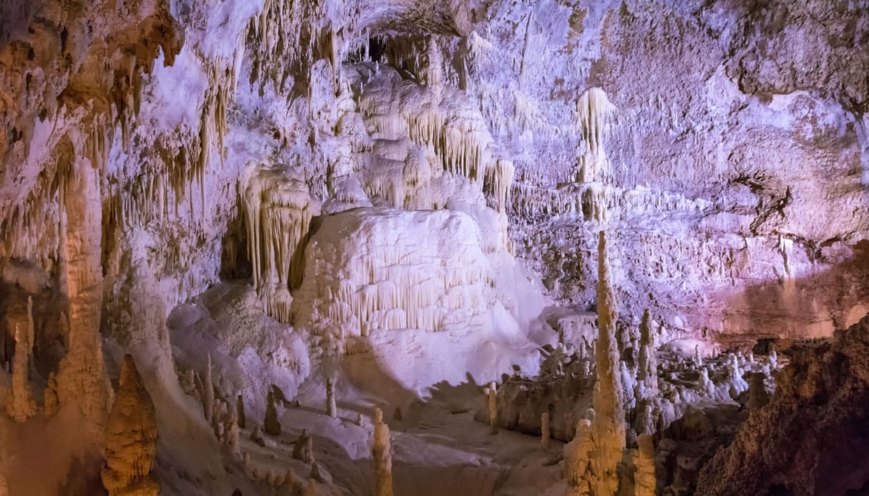 Alle Meraviglie il mondo sotterraneo delle Grotte di Frasassi