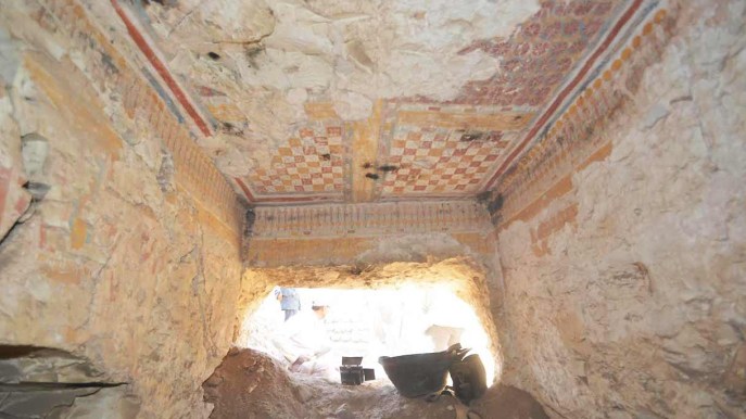 Egitto, nuova scoperta: una tomba affrescata nascondeva delle mummie