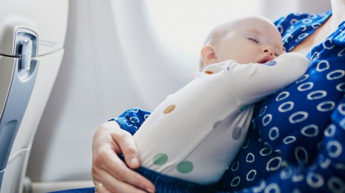 Ryanair cambia le regole: niente più voli gratis per i neonati
