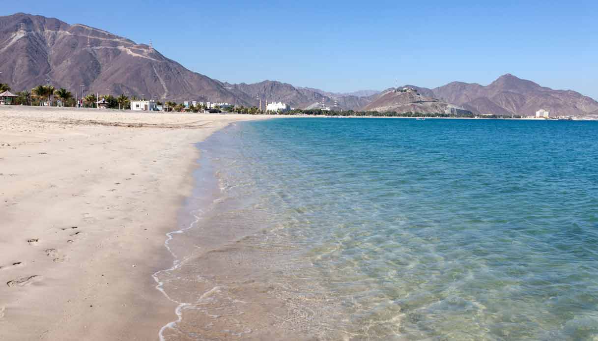 sharja-mare-spiaggia-emirati