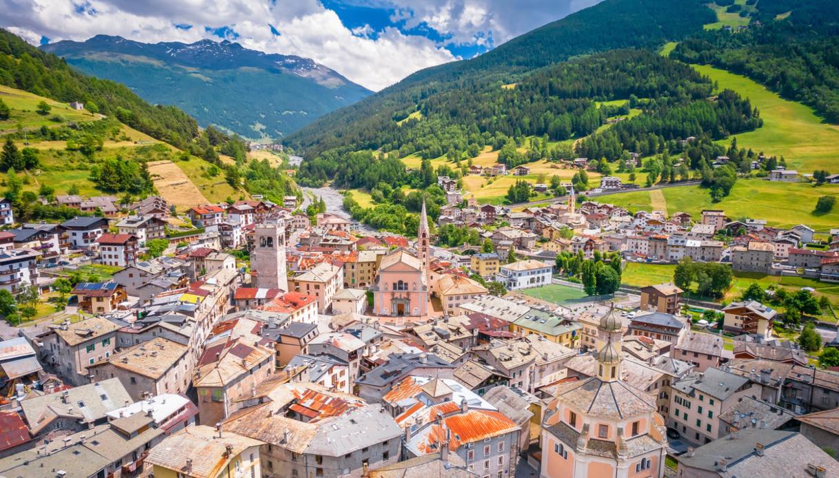 Leggende e fiabe in Valtellina, a bordo del trenino rosso del Bernina