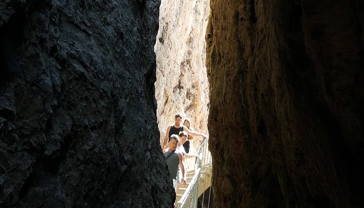 gaeta-grotta-turco-montagna-spaccata--sentiero