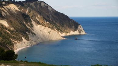 Alla scoperta del Trave di Ancona, il fascino segreto della Riviera del Conero