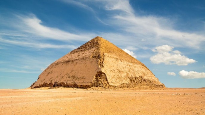 A Dahshur, la piramide a doppia pendenza con cui l’Egitto vuole attrarre turisti