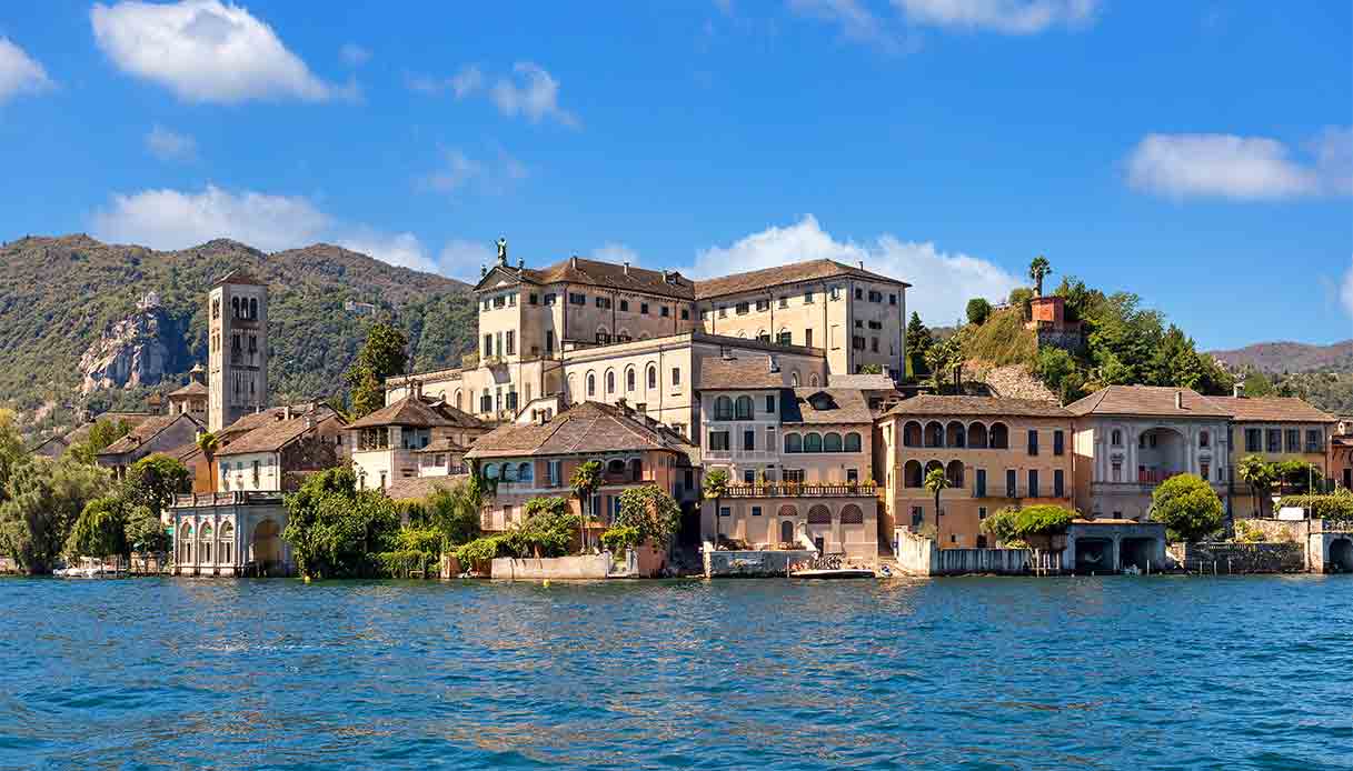 Orta San Giulio, tra i borghi più belli d’Italia (amato anche da Cannavacciuolo)