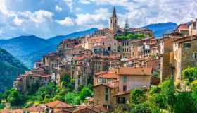 Apricale: in Liguria, il borgo di pietra baciato sempre dal sole