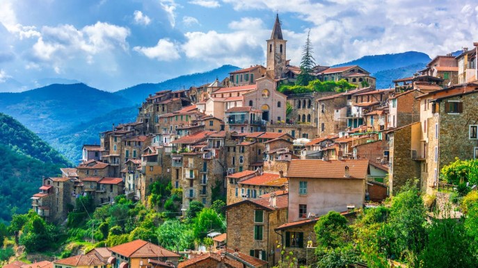 Apricale: in Liguria, il borgo di pietra baciato sempre dal sole