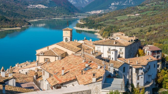 Barrea, il borgo d’Abruzzo abitato dai cervi