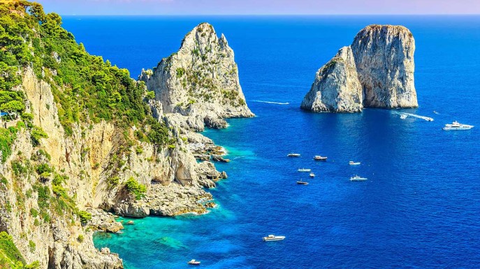 In vacanza sullo yacht, al largo di Capri: la tendenza vip