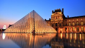 Il Museo del Louvre al tramonto