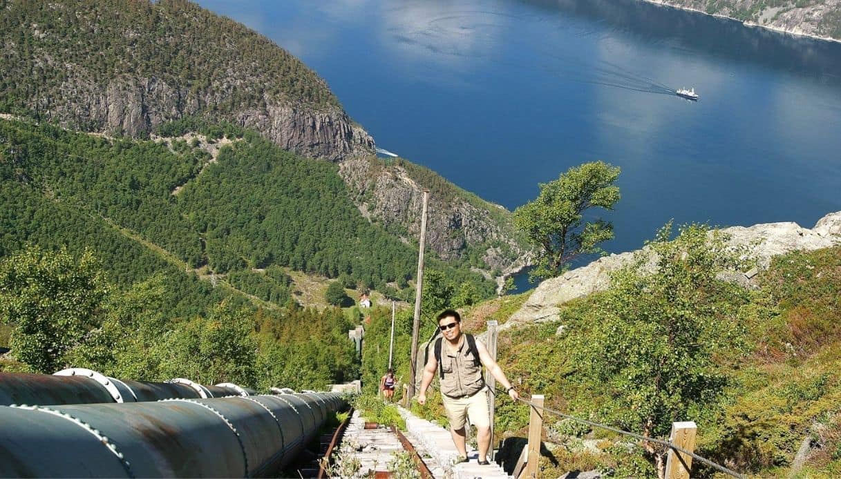 In Norvegia, la scalinata di legno più lunga e spettacolare del mondo