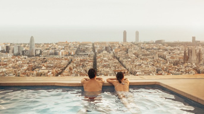 Nelle piscine di Barcellona le donne possono nuotare in topless