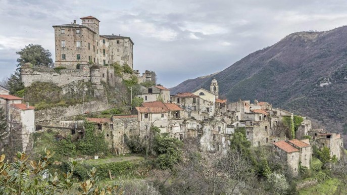 Balestrino, la magia del borgo fantasma in Liguria