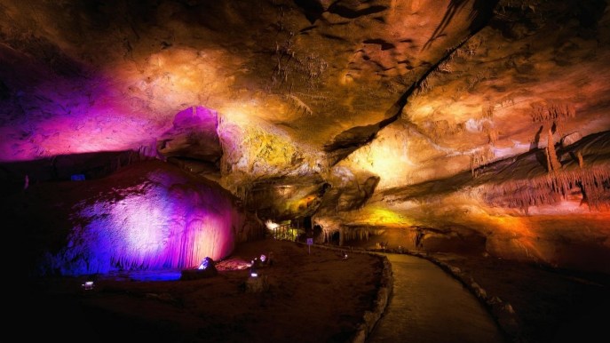 Esplorare la Grotta Gigante, meraviglia del Carso Triestino