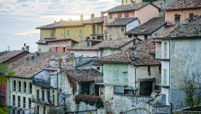 Il-borgo-di-Monforte-d'Alba