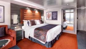 Sulla MSC Bellissima c’è una cabina tempestata di Swarovski