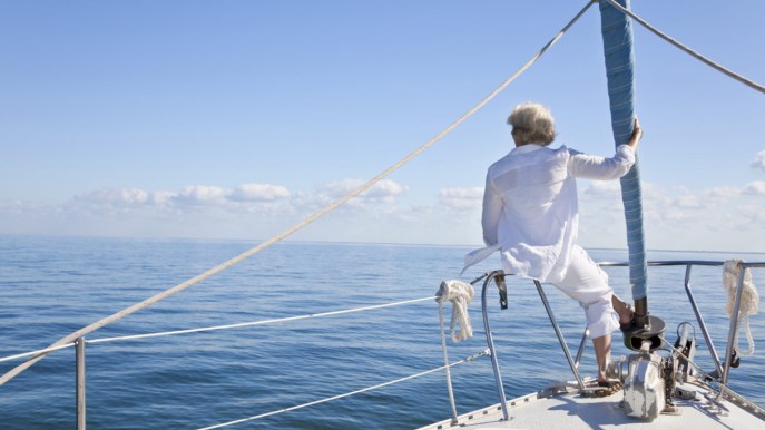 A 77 anni gira il mondo in barca. Da sola