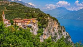 Tremosine, piccolo paradiso che si tuffa nel blu del Garda