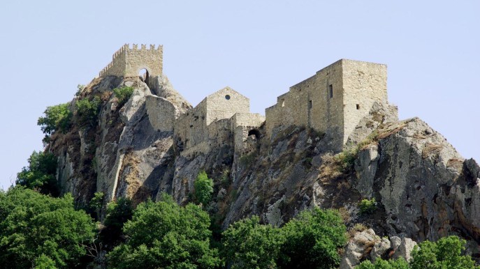 Sperlinga, il borgo siciliano nato dalla roccia