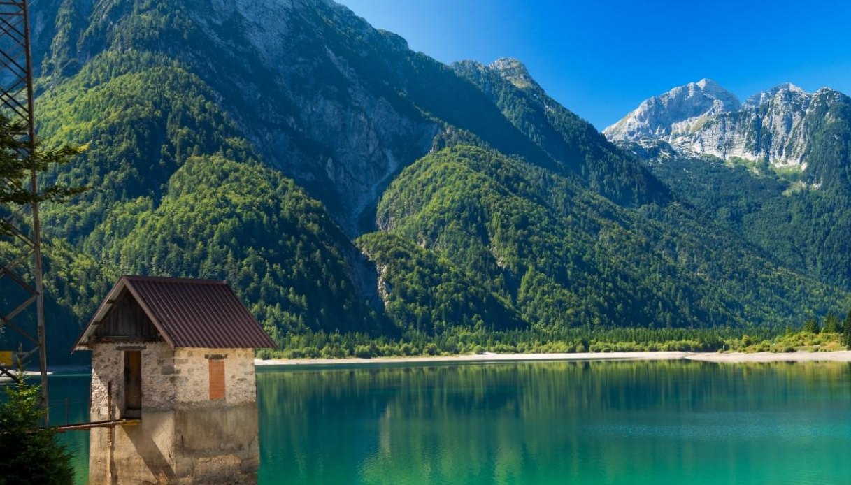 La leggenda del lago di Predil (o Raibl) e quella misteriosa casetta