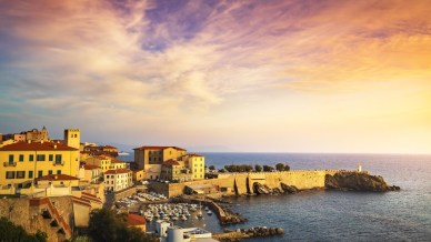 Questa è la piazza sul mare più grande d’Europa. E non è a Trieste