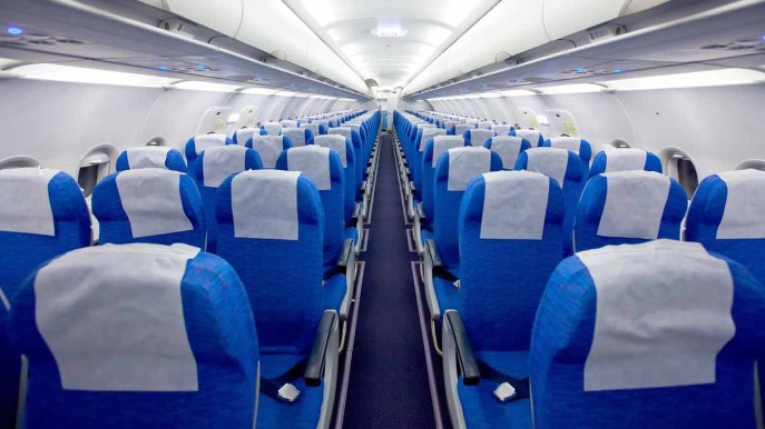 Perché dovresti sempre disinfettare i sedili degli aerei prima di viaggiare