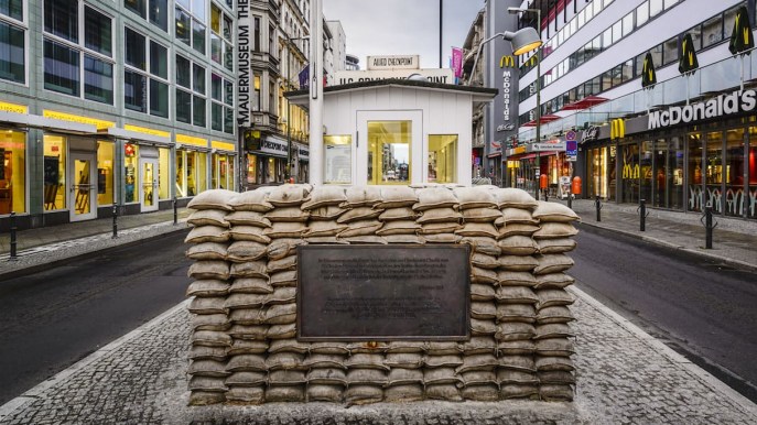 Il piano per trasformare il Checkpoint Charlie, simbolo di Berlino e della Guerra Fredda