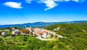 10 ragioni per visitare Hum, la città più piccola del mondo