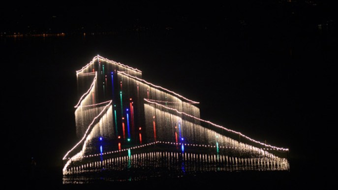 Le luci del Natale si accendono sul Lago Trasimeno. Ed è magia