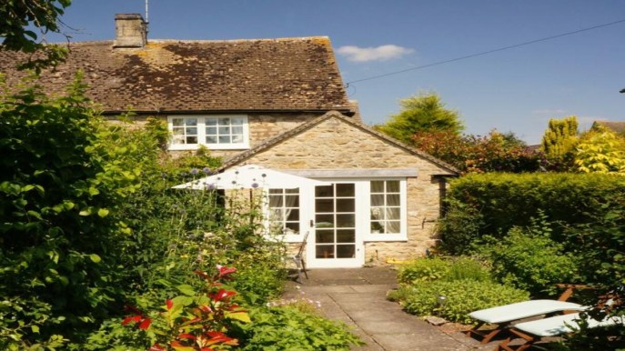 In Inghilterra c’è un cottage pronto ad ospitarti gratis se ti sei appena lasciato